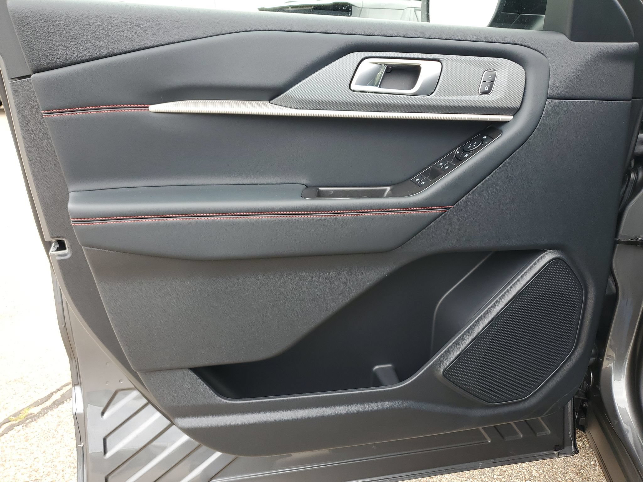 New 2027 Ford Explorer ST-Line AWD/4WD image 13