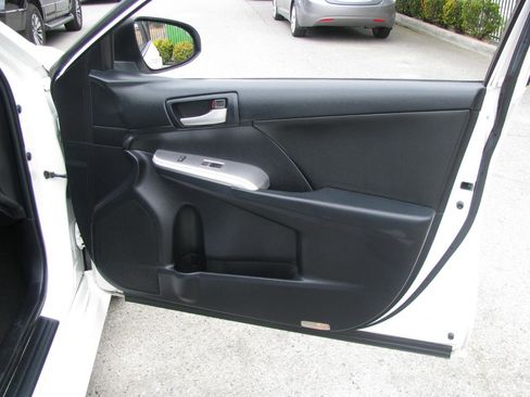 Used 2013 Toyota Camry SE FWD image 7