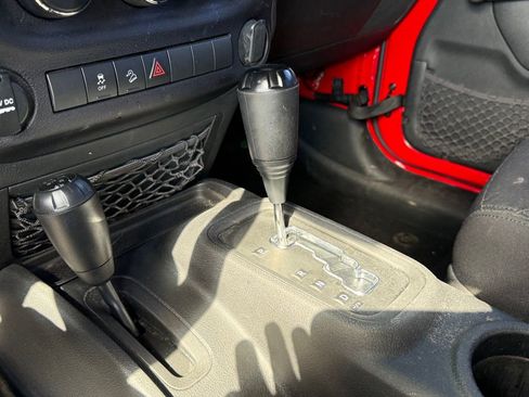 Used 2014 Jeep Wrangler Unlimited Sport AWD/4WD image 21