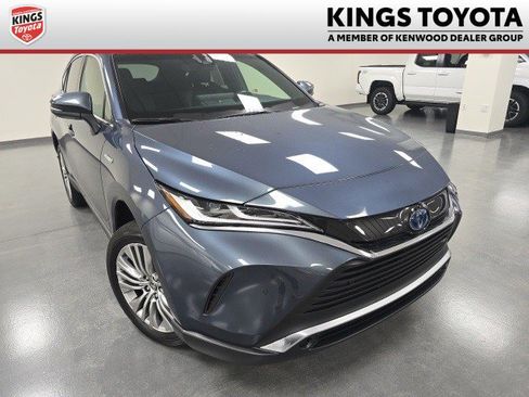 Certified 2021 Toyota Venza XLE image 1