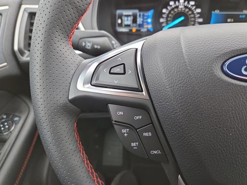 Used 2024 Ford Edge ST-Line image 11