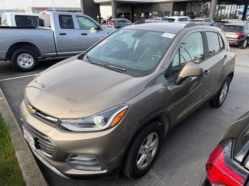 Used 2022 Chevrolet Trax LT w/ Driver Confidence Package image 1