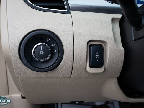 Used 2013 Ford Taurus SEL image 19