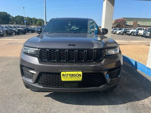 Used 2023 Jeep Grand Cherokee Altitude AWD/4WD image 2