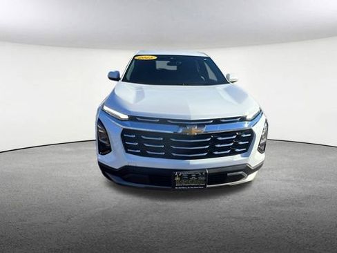 Used 2025 Chevrolet Equinox LT image 2