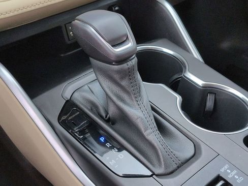 Used 2022 Toyota Highlander XLE image 15