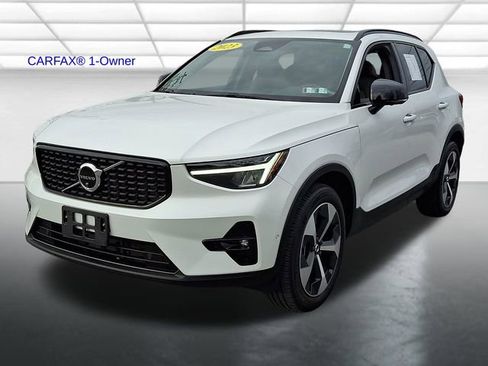 Certified 2023 Volvo XC40 B5 Plus w/ Driver Assist Package AWD/4WD image 3