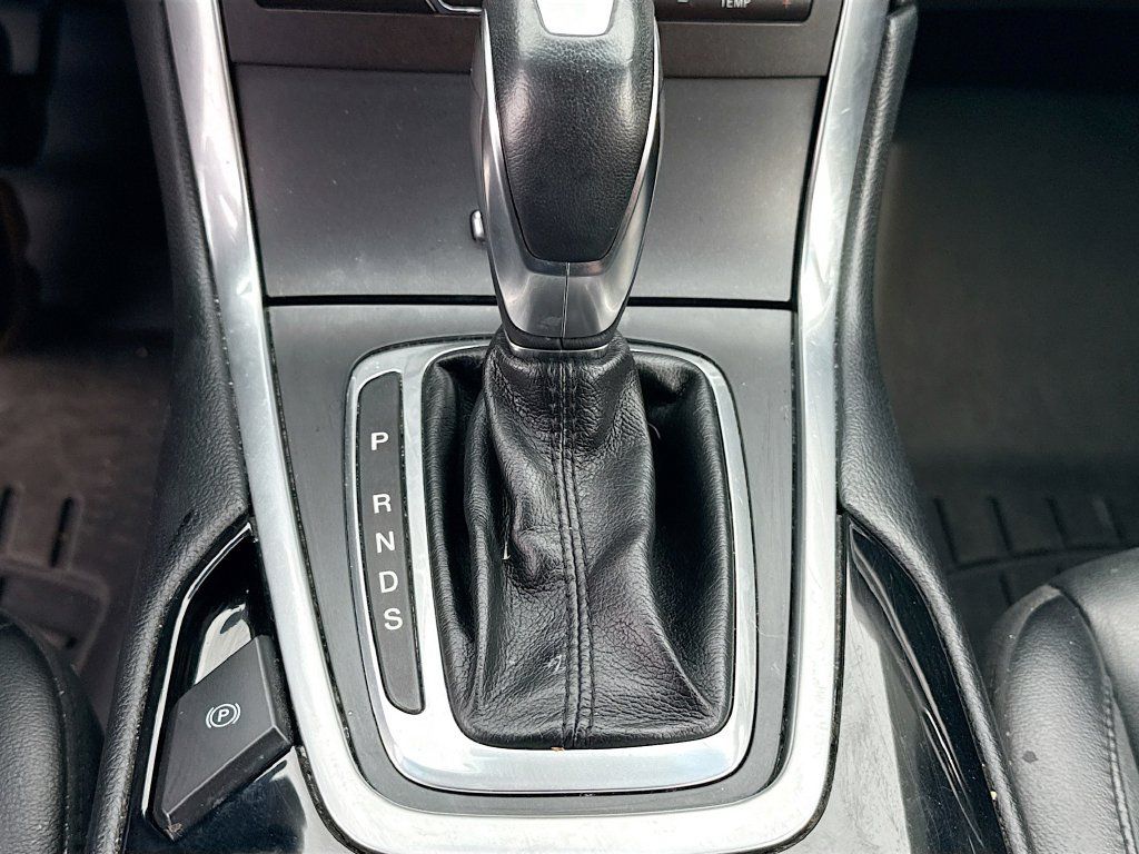 Used 2018 Ford Edge Titanium AWD/4WD image 17