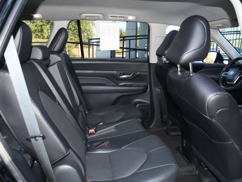 Certified 2024 Toyota Grand Highlander XLE image 18