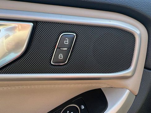 Used 2022 Ford Explorer XLT image 19