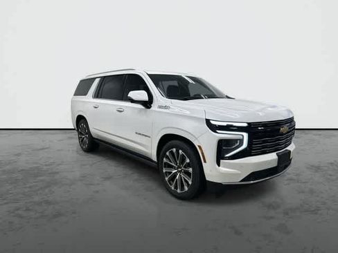 Used 2025 Chevrolet Suburban High Country AWD/4WD image 5