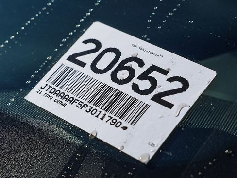 Used 2023 Toyota Crown Limited image 34