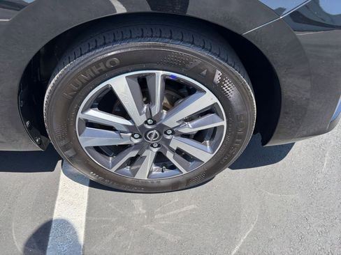Used 2025 Nissan Versa SV FWD image 30