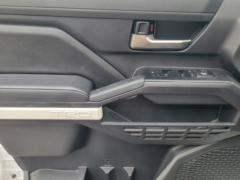 Used 2024 Toyota Tacoma TRD Off-Road image 22