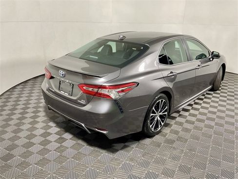 Used 2020 Toyota Camry SE image 16