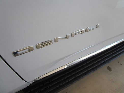 New 2026 GMC Yukon XL Denali w/ Denali Reserve Package RWD image 32