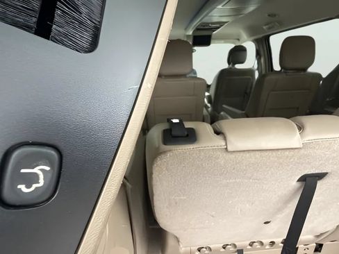 Used 2012 Chrysler Town & Country Touring w/ Entertainment Group #1 FWD image 14