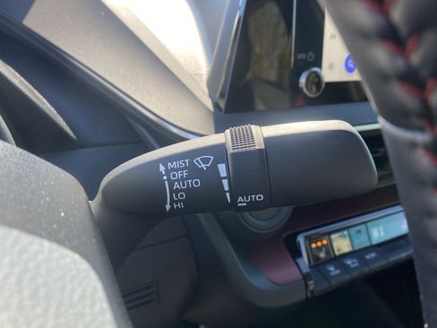 Used 2025 Toyota Prius XSE image 35