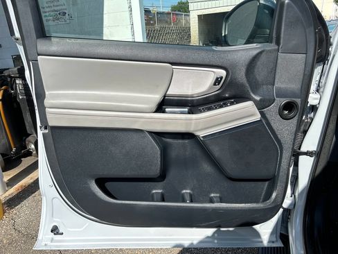Used 2025 Ford Expedition Max Active RWD image 9