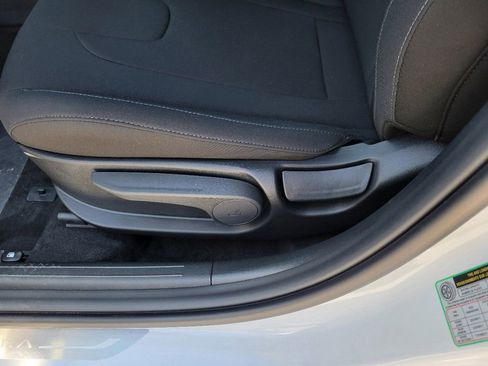 Used 2025 Hyundai Elantra Sport FWD image 11