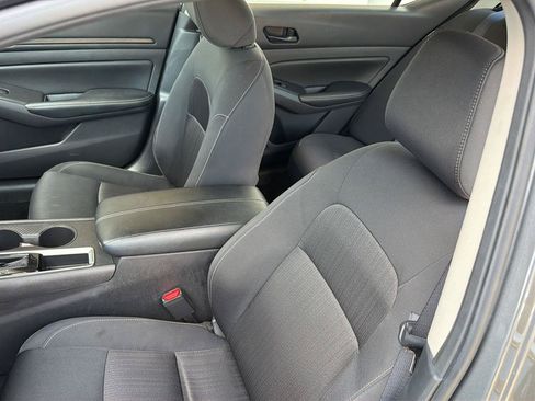 Used 2025 Nissan Altima 2.5 SV FWD image 28