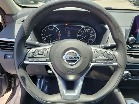 Used 2022 Nissan Altima 2.5 SV FWD image 19