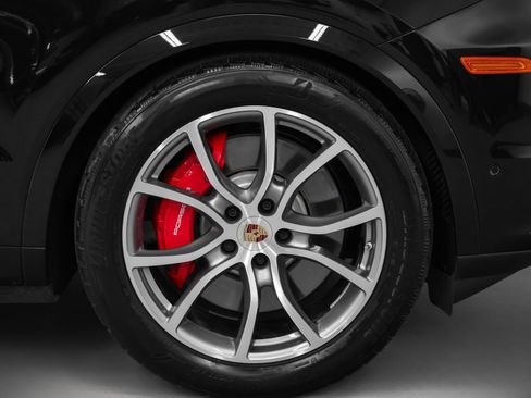 Used 2025 Porsche Cayenne S image 15