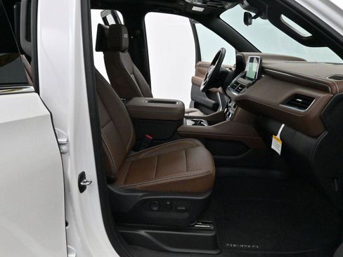 Used 2024 Chevrolet Suburban High Country w/ Advanced Technology Package image 37