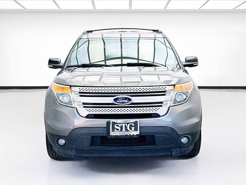 Used 2013 Ford Explorer XLT FWD image 2