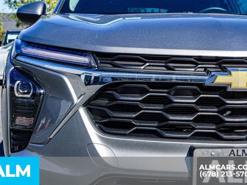 Used 2025 Chevrolet Trax LT w/ LT Convenience Package image 12