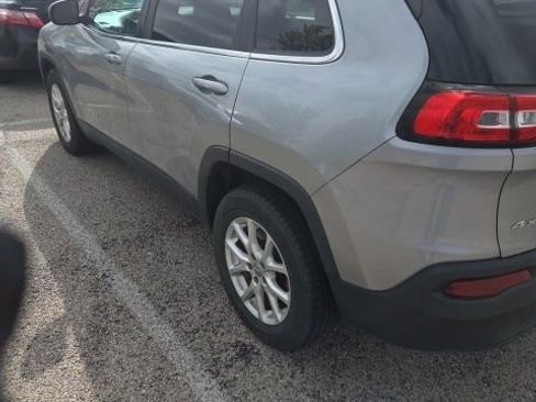 Used 2015 Jeep Cherokee Latitude w/ Cold Weather Group image 2