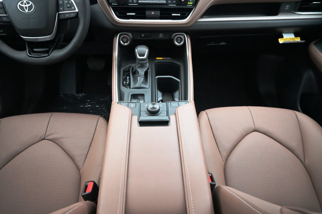 New 2026 Toyota Grand Highlander AWD image 25