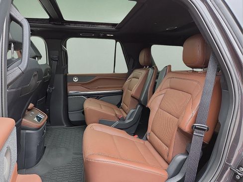 New 2025 Lincoln Navigator Reserve image 11