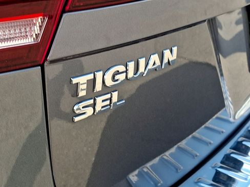 Used 2021 Volkswagen Tiguan SEL Premium R-Line AWD/4WD image 30