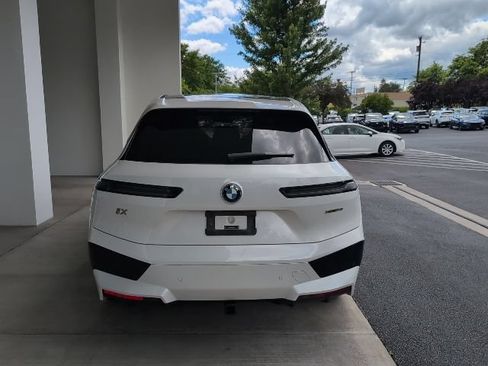 Used 2024 BMW iX xDrive50 w/ Sport Package AWD/4WD image 4
