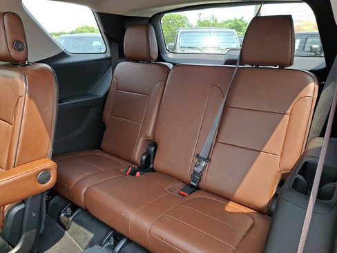 Used 2018 Chevrolet Traverse High Country w/ LPO, Cargo Package AWD/4WD image 21