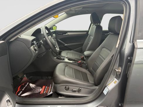 Used 2021 Volkswagen Passat 2.0T SE w/ Luggage Net & Mats Package FWD image 12