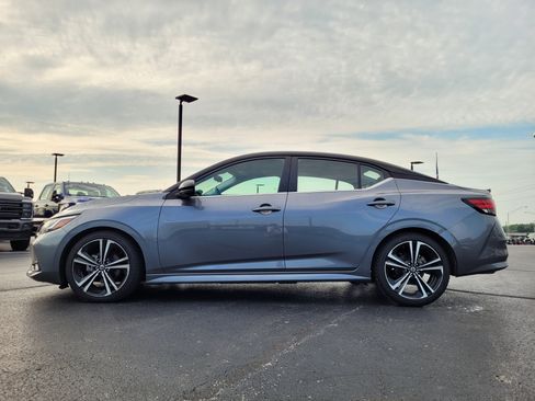 Used 2022 Nissan Sentra SR w/ SR Premium Package FWD image 7
