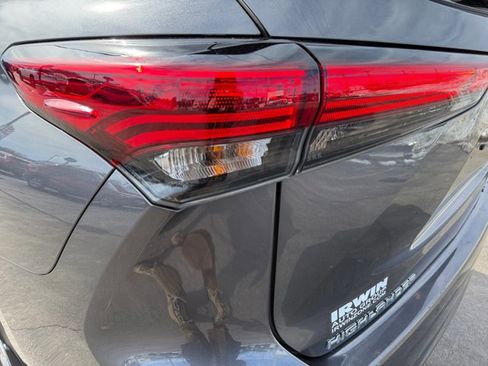Used 2023 Toyota Highlander Limited image 34