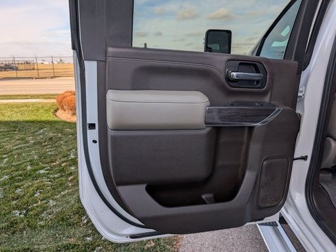 Used 2020 Chevrolet Silverado 2500 LTZ w/ LTZ Plus Package image 13