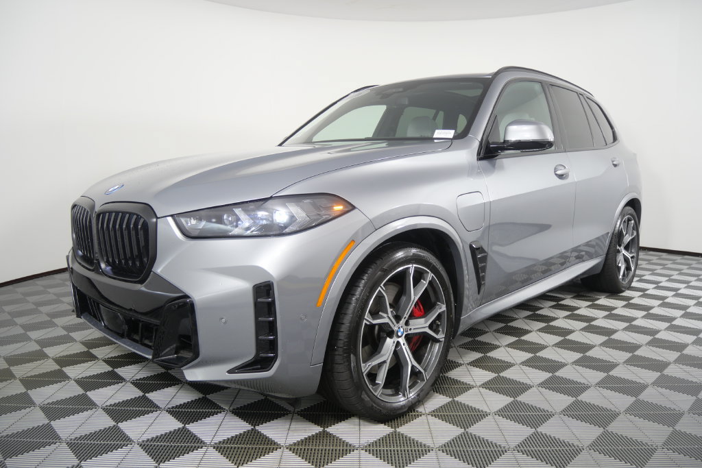 Certified 2026 BMW X5 xDrive50e w/ M Sport Package AWD/4WD image 8