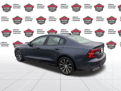 Used 2022 Volvo S60 B5 Momentum w/ Premium Package image 3