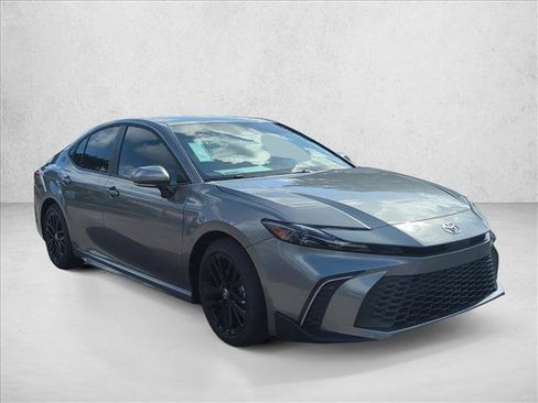 Used 2026 Toyota Camry Hybrid FWD image 3