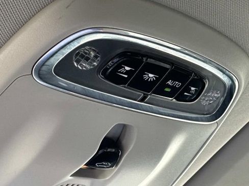 Used 2020 Volvo XC60 T5 Momentum image 30