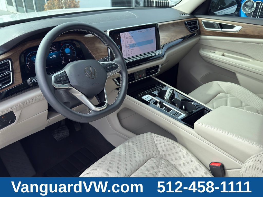 Used 2024 Volkswagen Atlas SE w/ Black Wheel Package FWD image 11