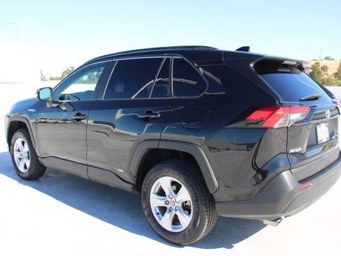 Certified 2021 Toyota RAV4 XLE w/ Convenience Package image 5