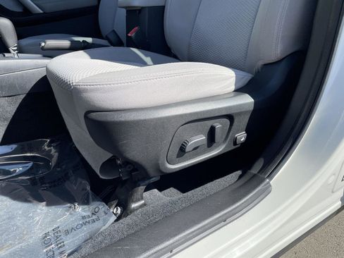 Used 2018 Subaru Forester 2.5i Premium w/ All-Weather Package image 3