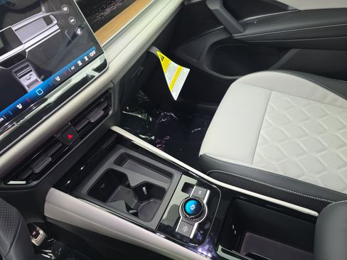 New 2026 Volkswagen Tiguan SEL R-Line image 23