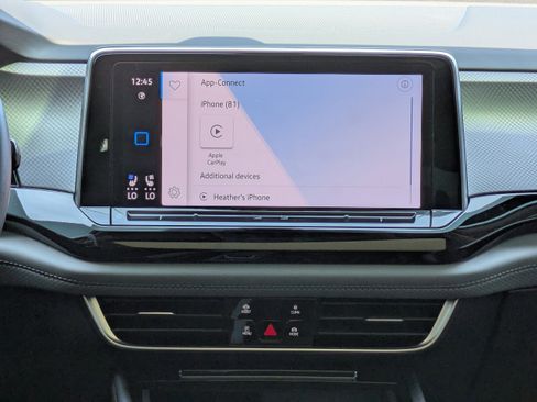 Certified 2025 Volkswagen Atlas Peak Edition SE image 18