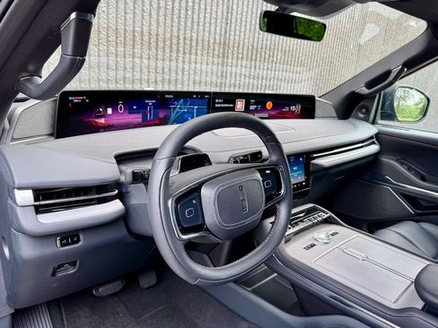 Used 2025 Lincoln Navigator Reserve w/ Jet Appearance Package AWD/4WD image 9